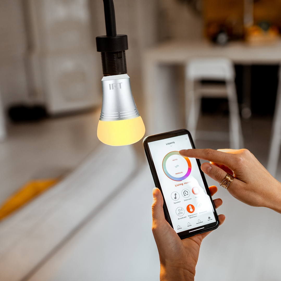 Ampolleta Inteligente LED WiFi IRT – Luz Cálida Regulable | 7W | E27 | Compatible con App TUYA 3