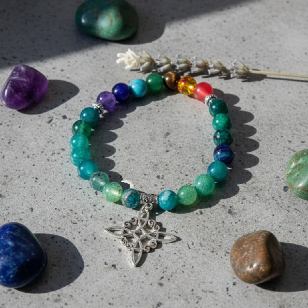 Pulsera de Siete Chakras con Colgante Nudo de Brujas – Energía Positiva y Armonía Espiritual 1