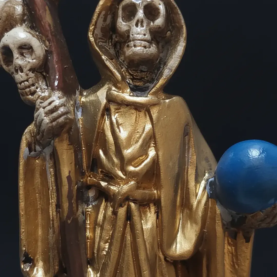 Santa Muerte Dorada 12 cm – Figura Decorativa Espiritual 10