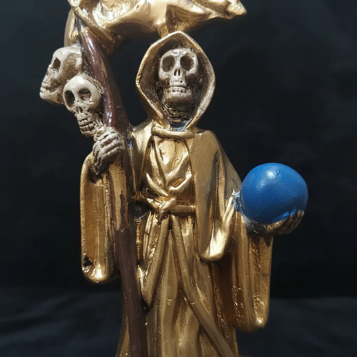 Santa Muerte Dorada 12 cm – Figura Decorativa Espiritual 12