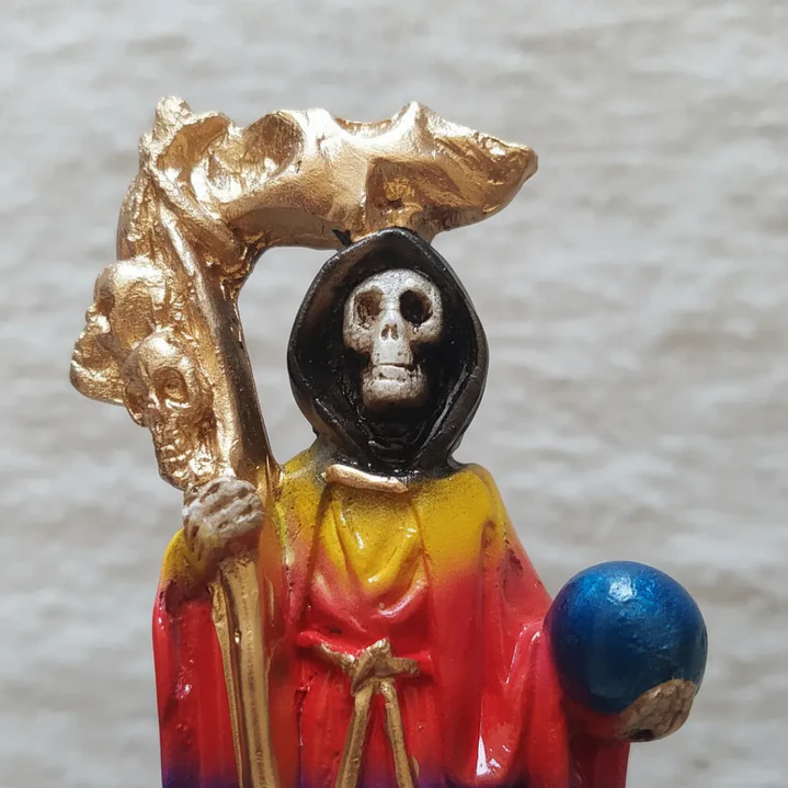Santa Muerte Multicolor 12 cm – Figura Decorativa Espiritual 10