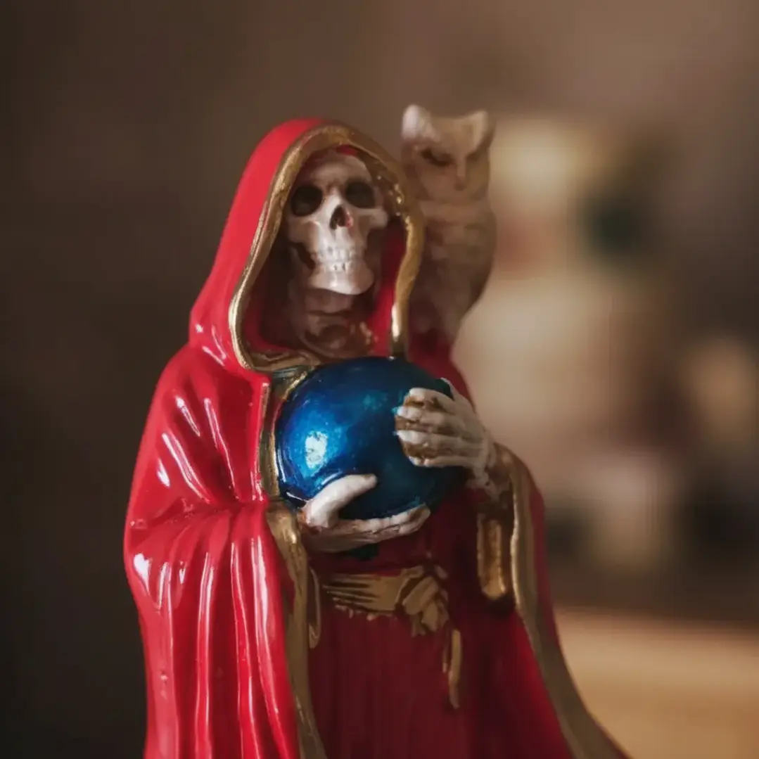 Santa Muerte Roja con Búho 15 cm – Figura Decorativa Espiritual 7
