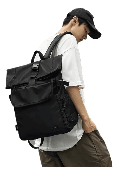 Mochila Urbana Negra Porta Notebook Hebilla Unisex