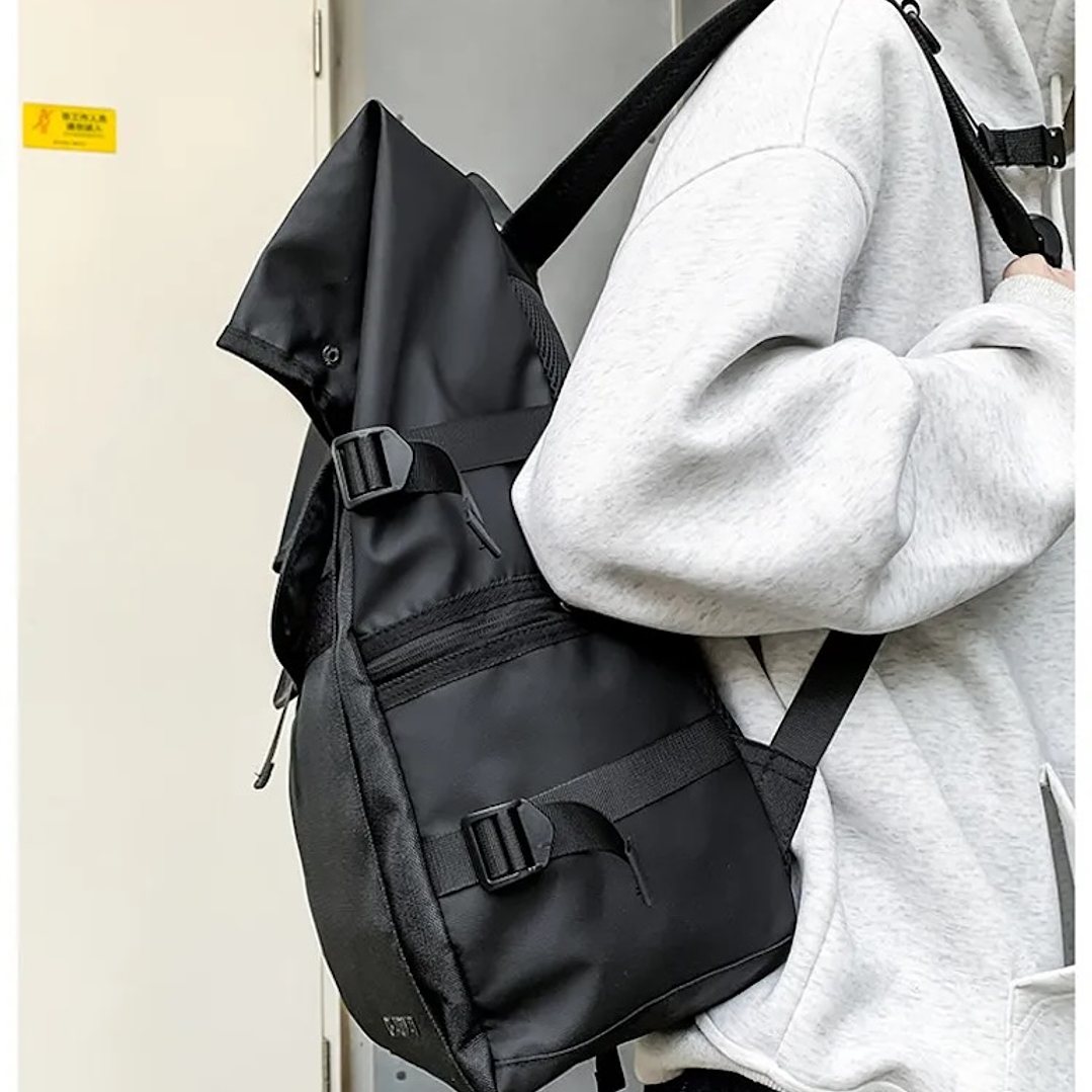 Mochila Urbana Negra Porta Notebook Hebilla Unisex 2