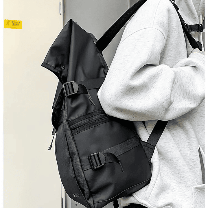 Mochila Urbana Negra Porta Notebook Hebilla Unisex 2