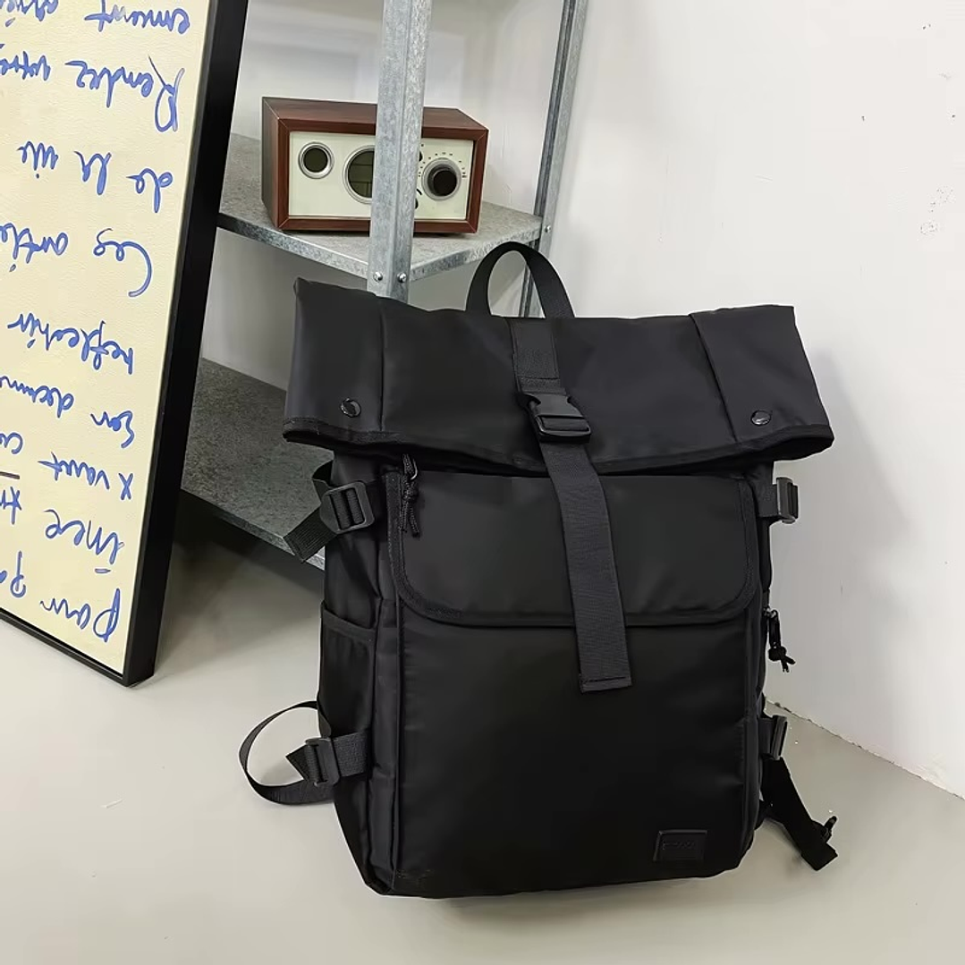 Mochila Urbana Negra Porta Notebook Hebilla Unisex 6