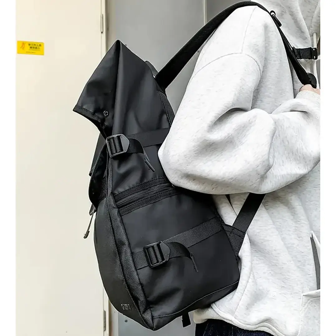 Mochila Urbana Negra Porta Notebook Hebilla Unisex 10
