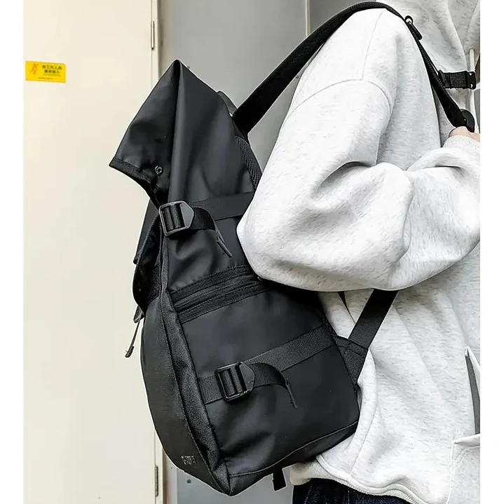 Mochila Urbana Negra Porta Notebook Hebilla Unisex 10