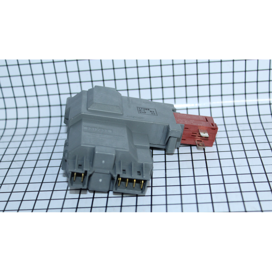 Interruptor De Puerta Lavadora Frigidaire Westinghouse Electrolux 131763202 CR440370 3