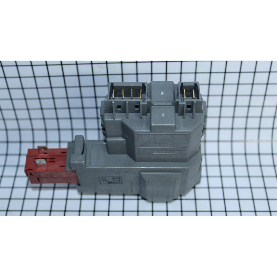 Interruptor De Puerta Lavadora Frigidaire Westinghouse Electrolux 131763202 CR440370 4