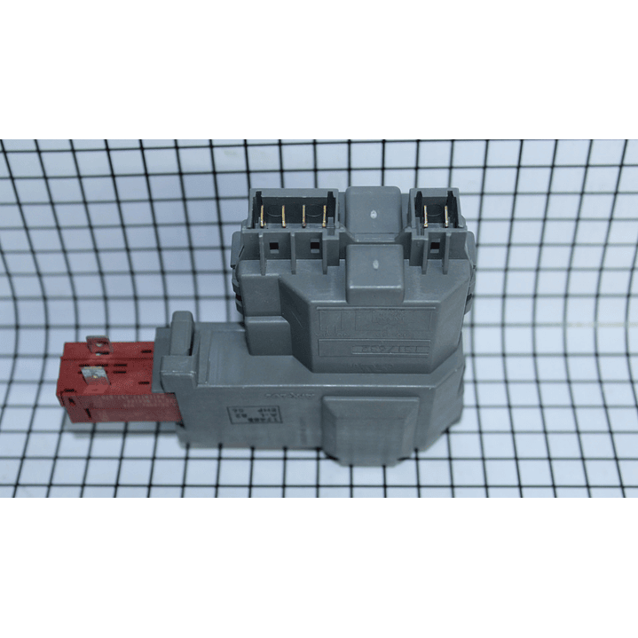 Interruptor De Puerta Lavadora Frigidaire Westinghouse Electrolux 131763202 CR440370 4