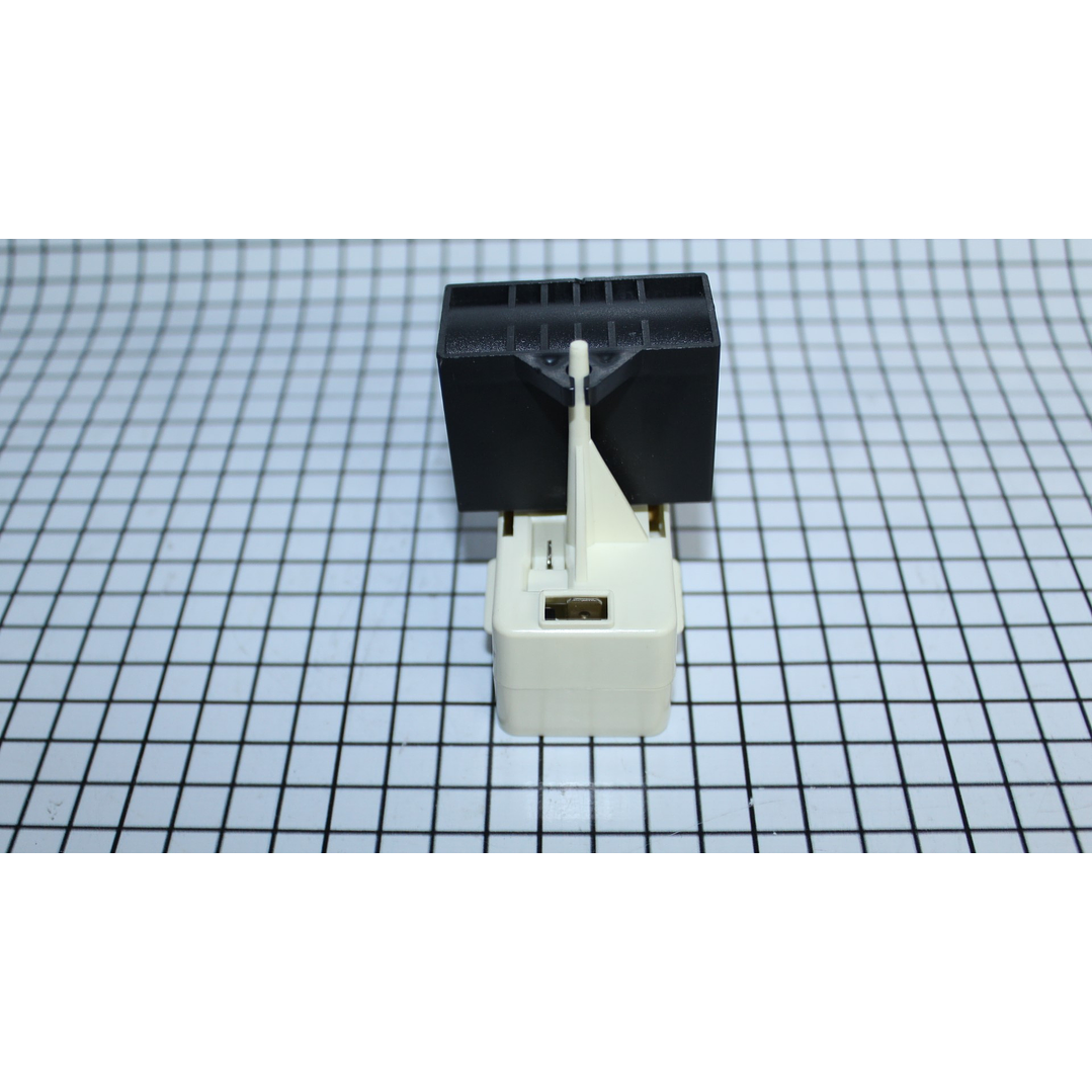 Relay Integrado 12Mfd Capacitor 1/8 - 1/4 Nevera Mabe XREL055 CR440865 1