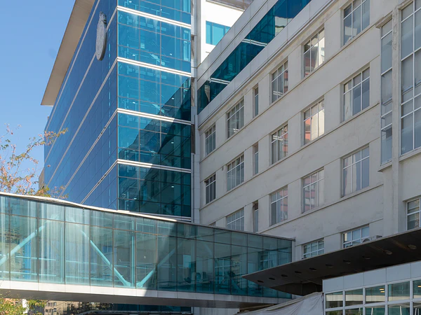 Qué hacer ante un fallecimiento en el Hospital de la Universidad Católica de Santiago Centro: Guía de Trámites y Pasos Legales