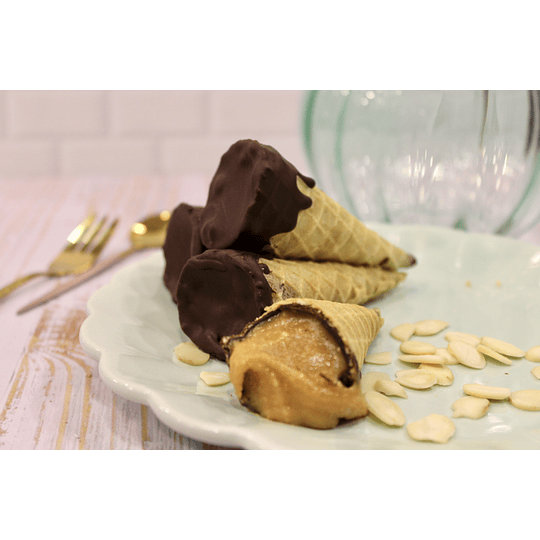 Conito Keto relleno de manjar y bañado interiormente de Chocolate. - Image 1