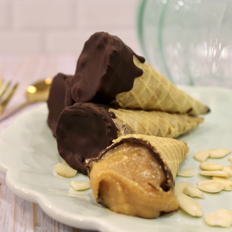 Conito Keto relleno de manjar y baño interior de Chocolate. 1