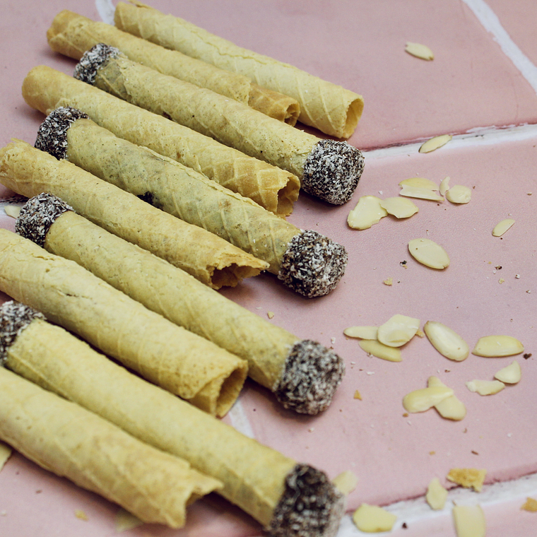 Mix de Keto Barquillos rellenos de trufa y sin relleno (10 u.) 2