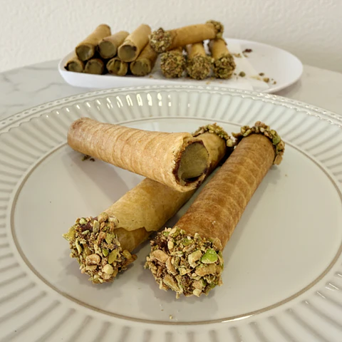 Keto barquillos Dubai: pistacho & chocolate