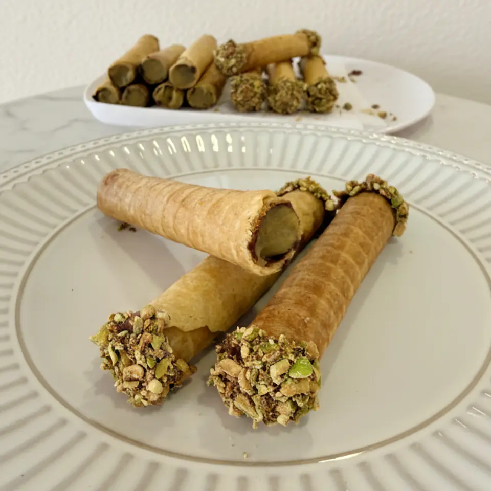 Keto barquillos Dubai: pistacho & chocolate 1