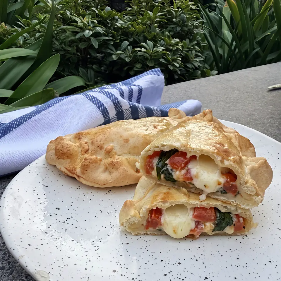 Empanadas Sin Gluten: Pino - Pastelera Pollo - Queso Tomate Albahaca 3