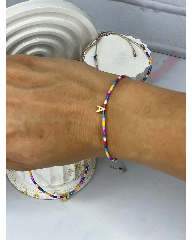 Pulseras Iniciales en hilo de Miyuki Colores
