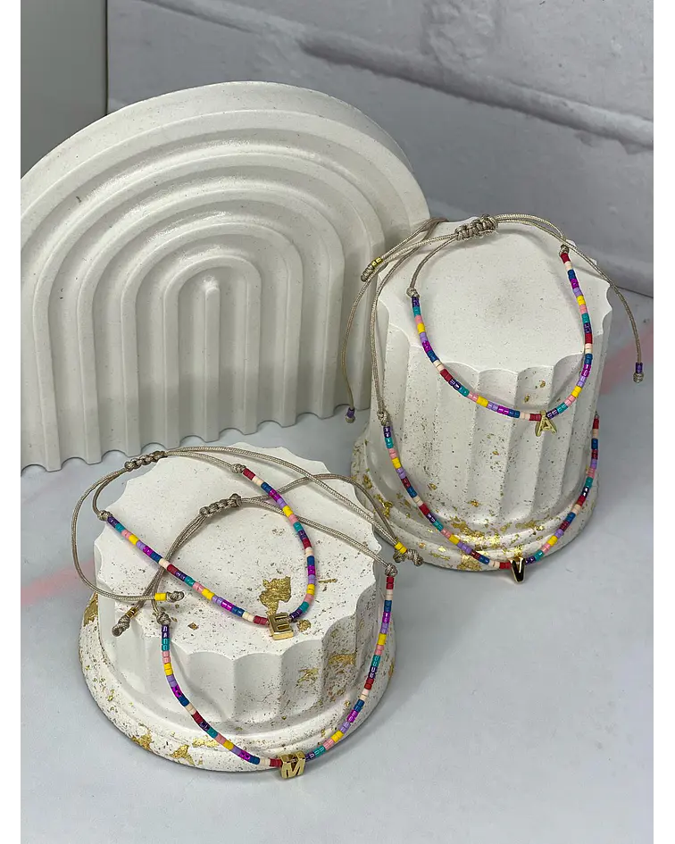 Pulseras Iniciales en hilo de Miyuki Colores