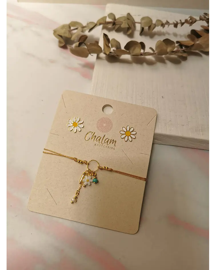 Pulsera de hilo con margarita