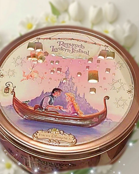 Caja metálica con dulces de Rapunzel. Producto exclusivo Disney Parks Japón 