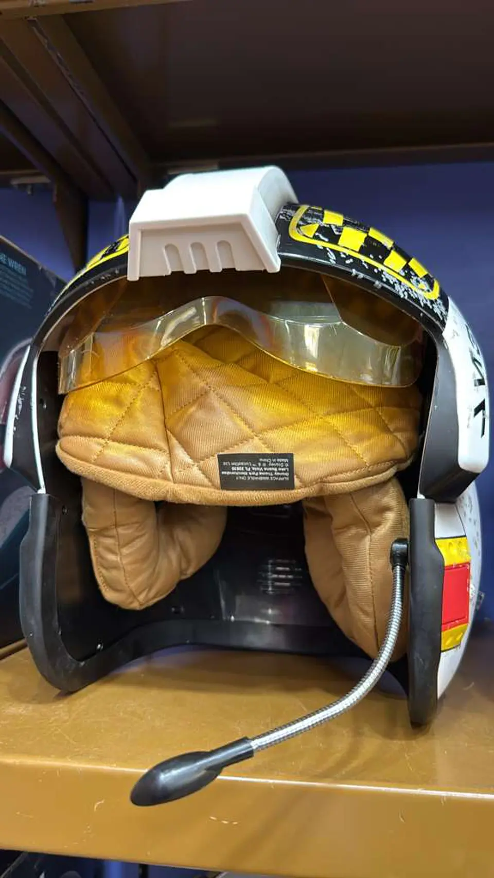Casco Star Wars rebeldes. Disney Parks  1