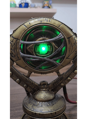Replica ojo de agamotto, gema del tiempo, Marvel. Disney parks