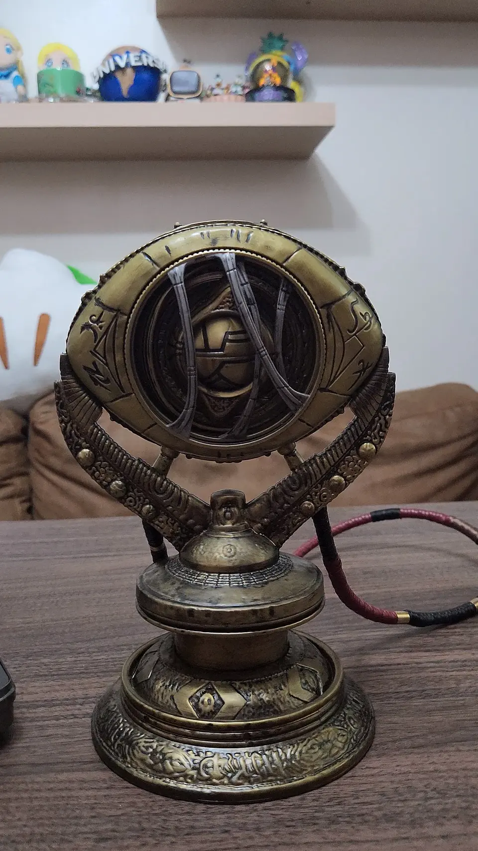 Replica ojo de agamotto, gema del tiempo, Marvel. Disney parks 2