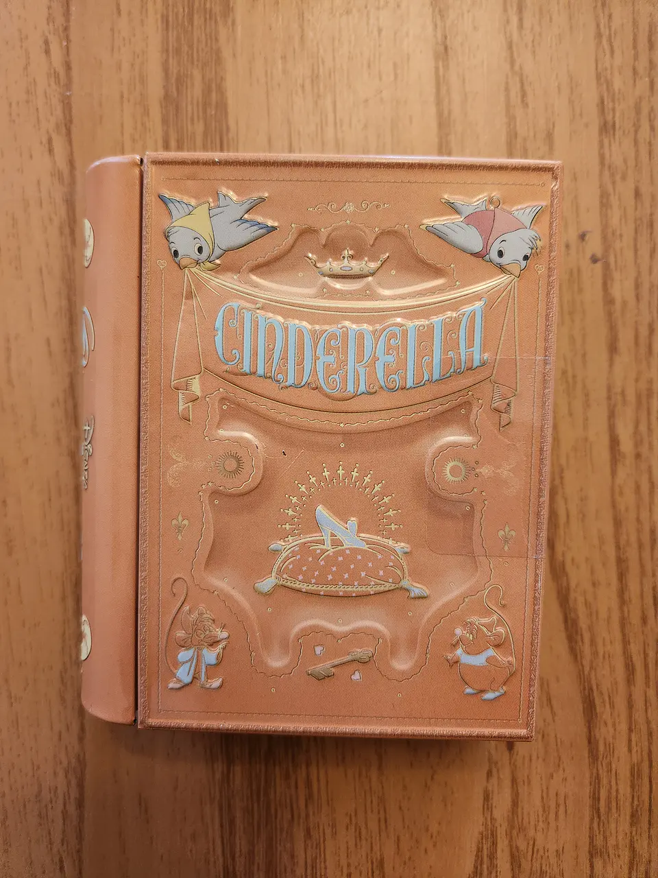 Chocolates libro cenicienta. Disney Parks 1