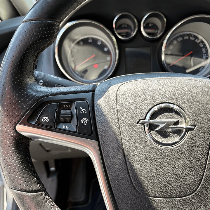 OPEL ASTRA 1.6 TURBO GTC SPORT 2017 17