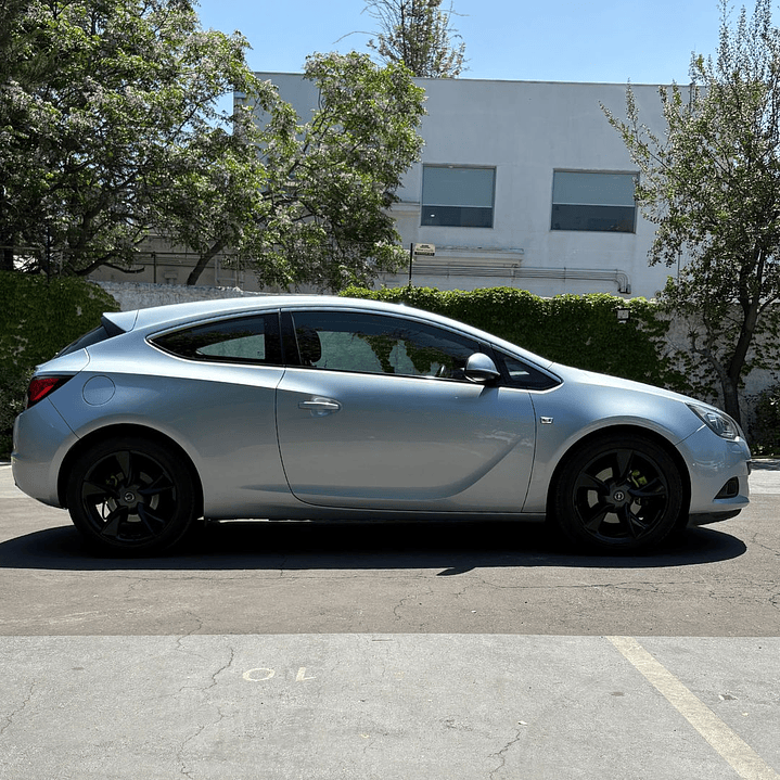 OPEL ASTRA 1.6 TURBO GTC SPORT 2017 9