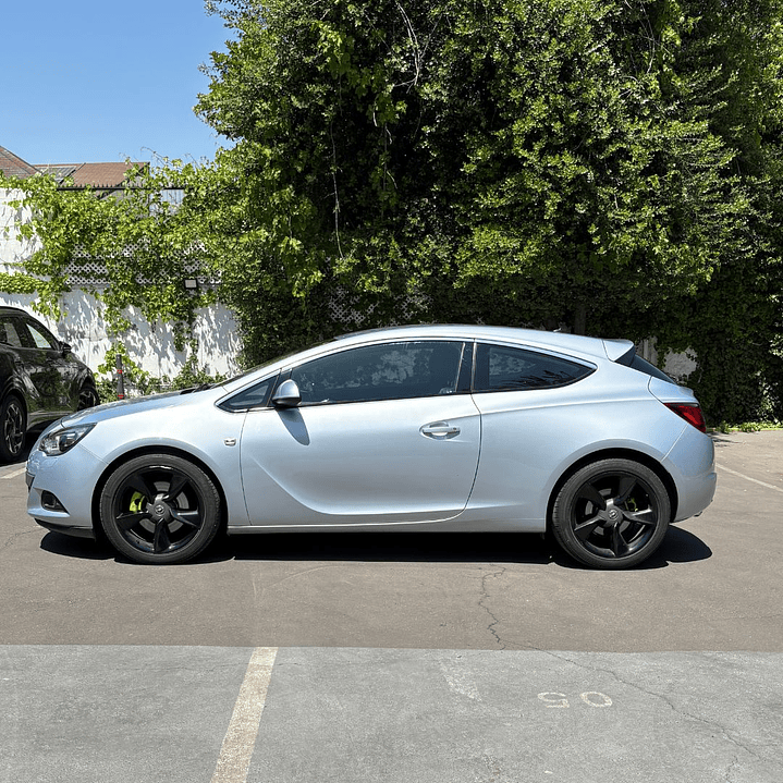 OPEL ASTRA 1.6 TURBO GTC SPORT 2017 8