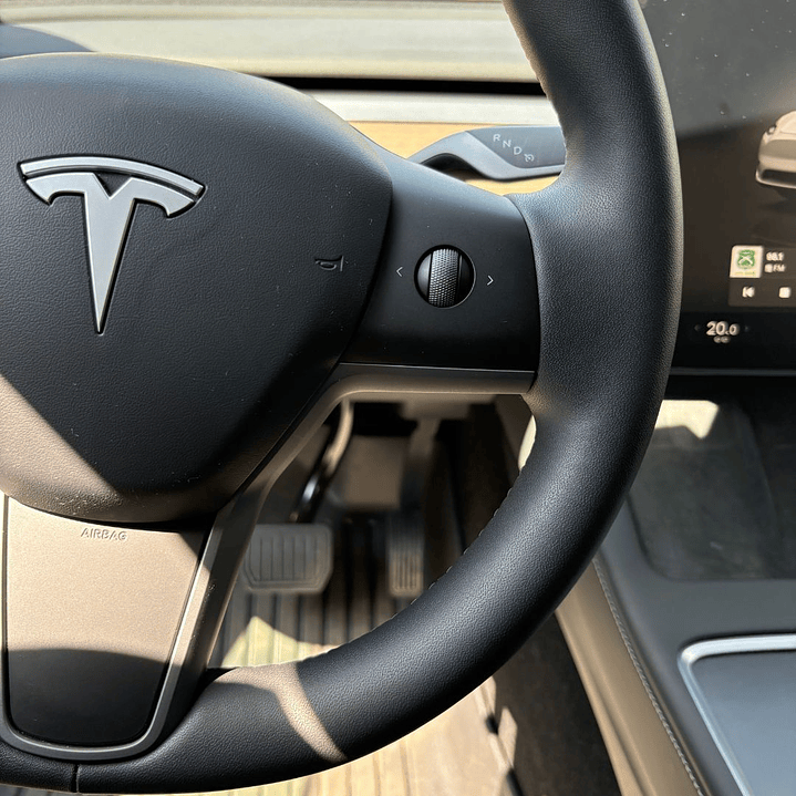 TESLA MODEL  Y Standar 2024 17