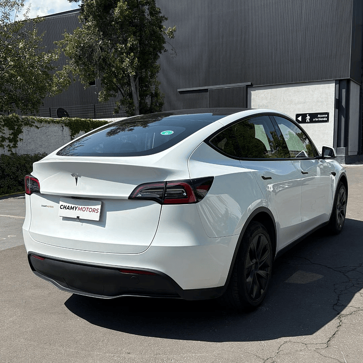 TESLA MODEL  Y Standar 2024 4
