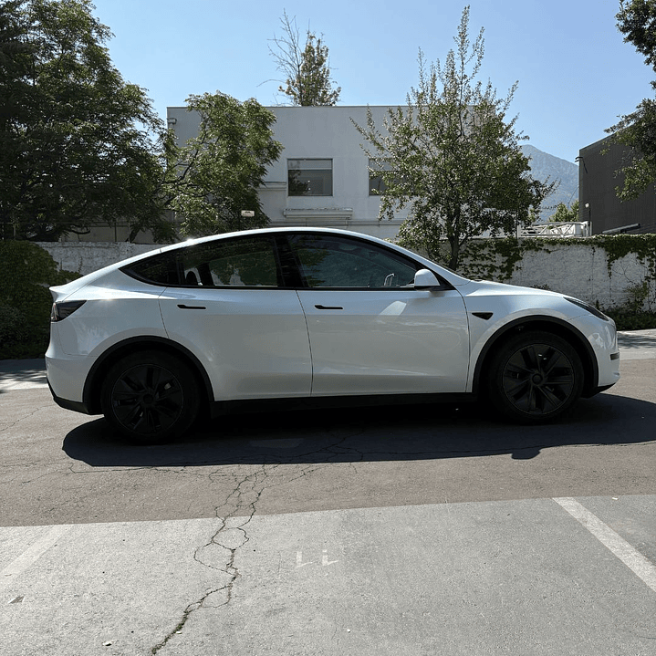 TESLA MODEL  Y Standar 2024 7