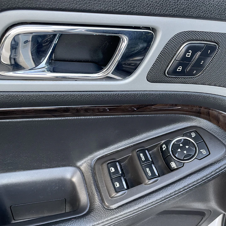 FORD EXPLORER LIMITED 2015 22