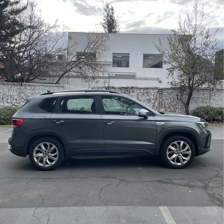VOLKSWAGEN TAOS COMFORTLINE SKY AT 2023 7