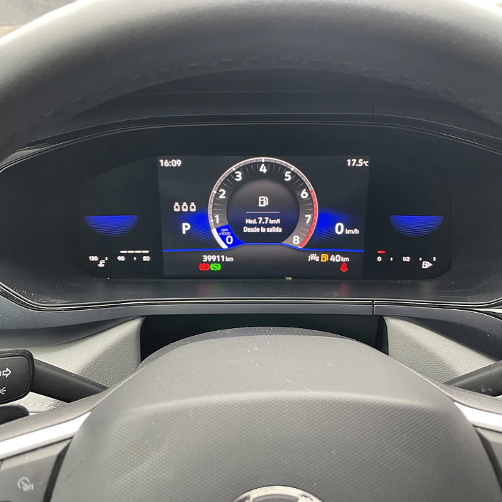 VOLKSWAGEN TAOS COMFORTLINE SKY AT 2023 11