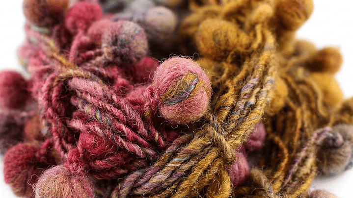 Lana Artística Pelotitas Multi Frambuesa - Lana Patagónica (50g) 2