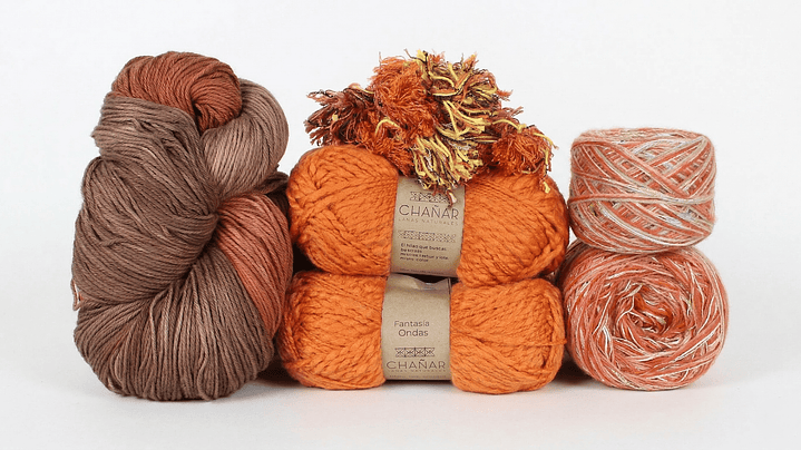 Cajita Ocre: Kit de Hilados en Tonos Naranjas y Tierra 1