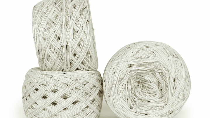 Set de Cakes Aura: Hilados Blancos con Textura y Destellos 1