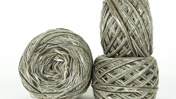 Set de Cakes Sureña: Hilados de Lujo en Verde Musgo y Destellos Metálicos 1