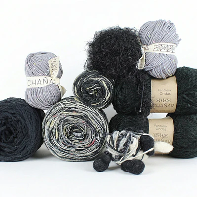 Kit de Tejido La Cajita Vintage: Texturas Premium en Negro y Grises (600g)