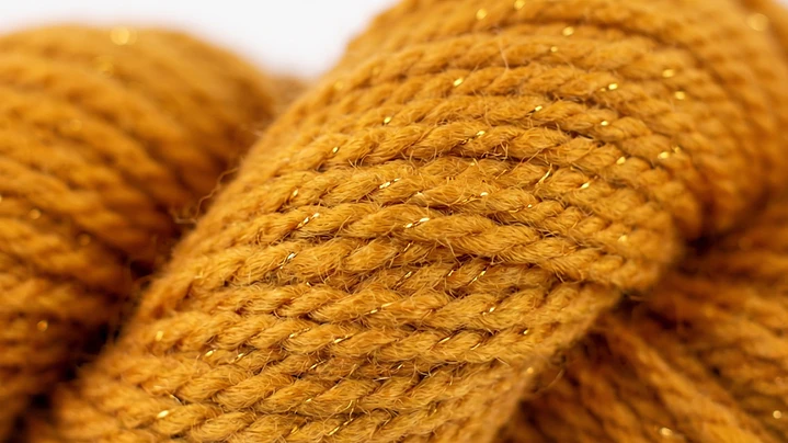 Lana Natural con Lúrex Oro: Camote (Corriedale) 2