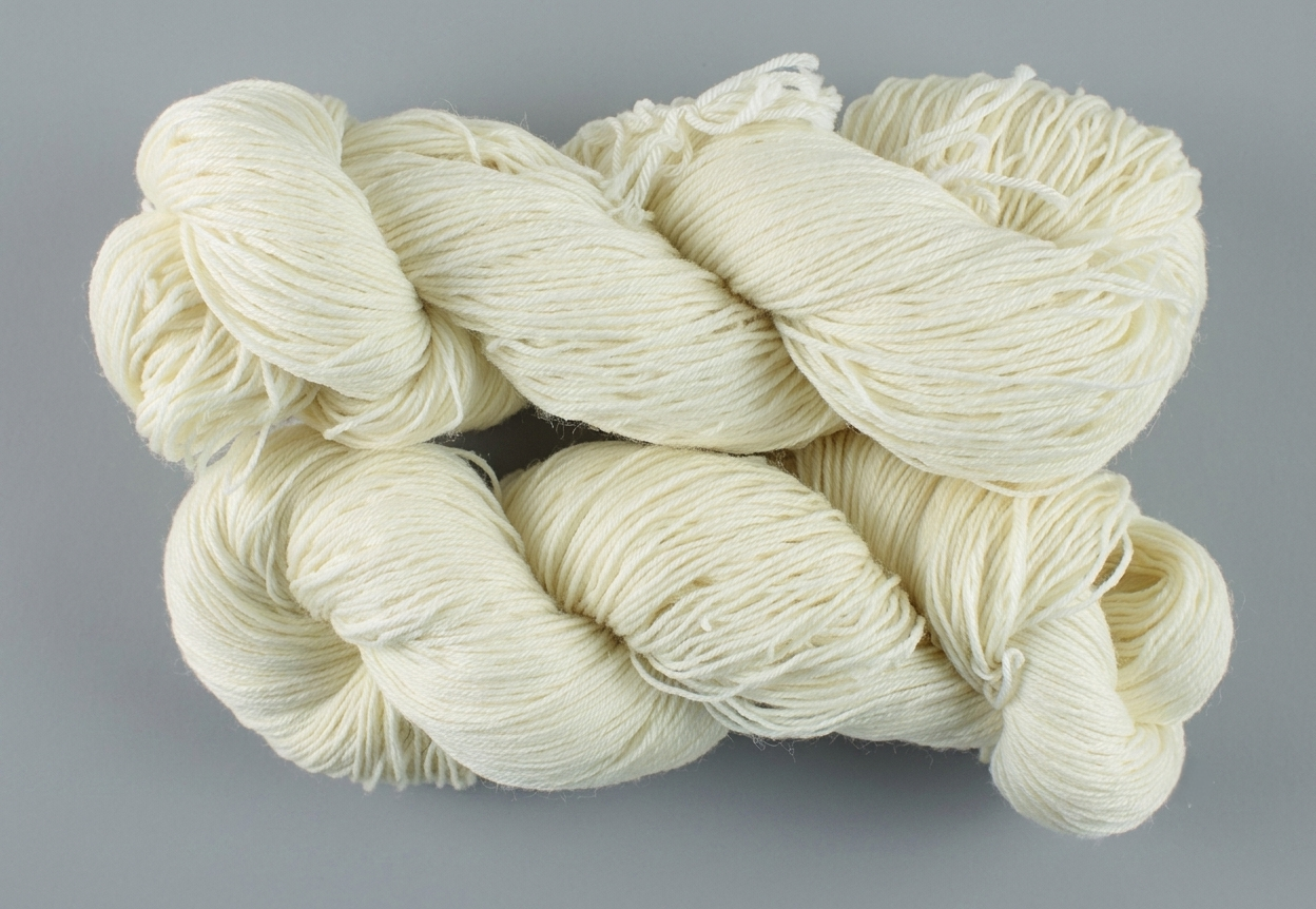 Morado 703 (merino fingering)