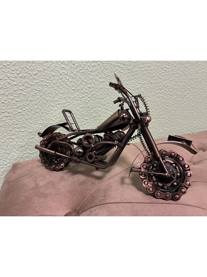Moto de peças metal 30x20x10cm 1