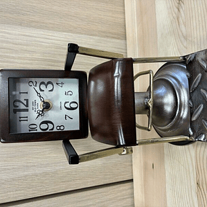 Relogio cadeirabde barbeiro castanho 20x19x10cm