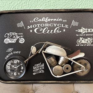 Relogio com mota branco 45x30cm